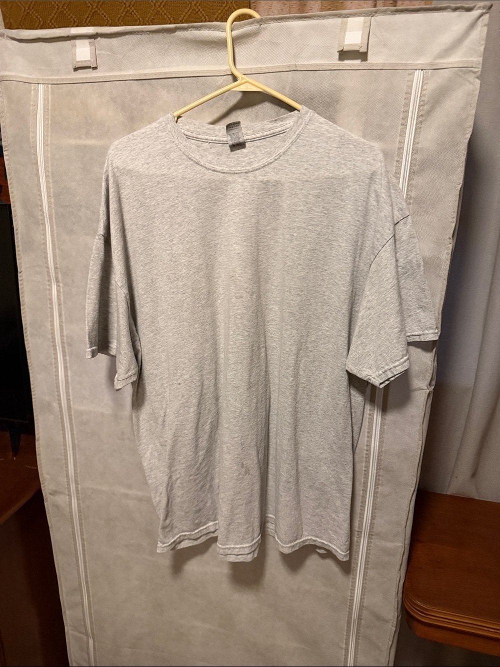 Gildan Men's Light Gray Crew Neck Short Sleeve Tee